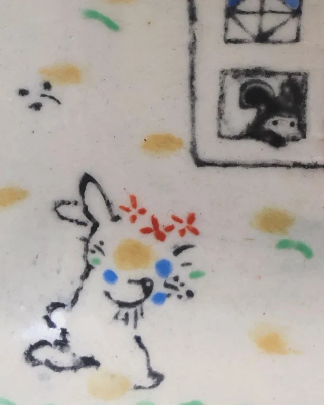 🐇🌕🐇
月うさぎ秋の皿　から
ゆく年くる年うさぎ皿　へ！

マインドチェンジと加筆訂正。
窯入れるまでに季節が変わるとは､､､！

季節追いしかの山
🐇➰

#陶器#ceramicillustration#도자기