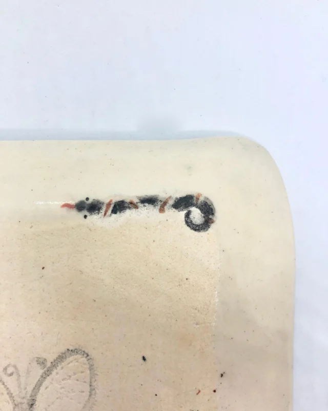 🦋🐍
蝶よ蛇よ

裏面に、縁起良し　を込めましたよ！

#陶器#ceramics#도자기