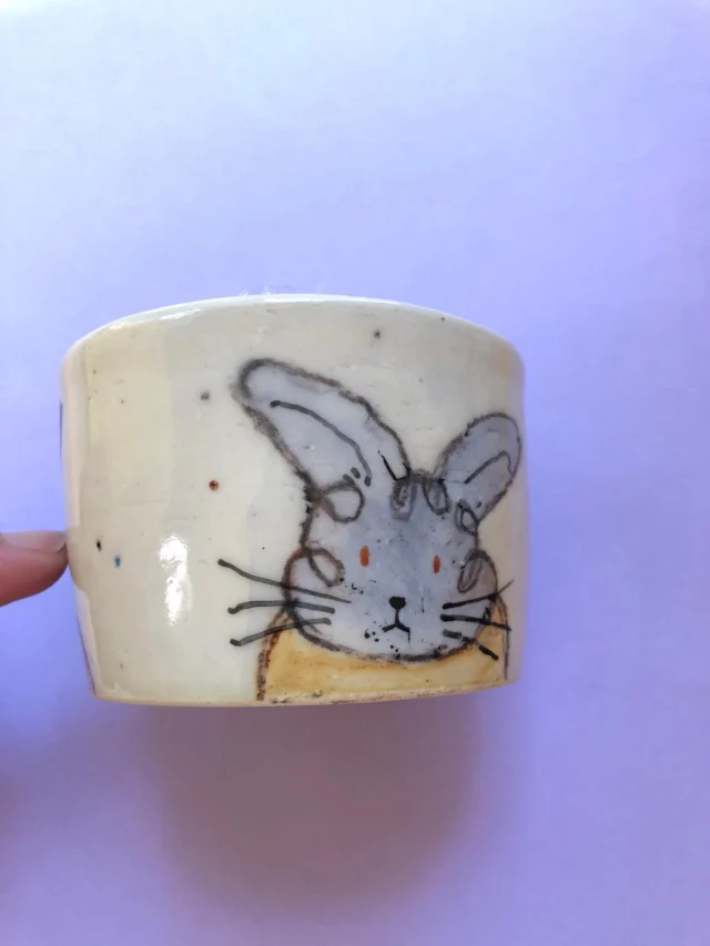 🐰🐰🐰
３色うさぎ🍡

うさぎとの記憶をたどると
ピーターラビットではなく月野うさぎではなく、ミッフィーちゃんでもない
パンク・ポンク🐰でした

さまざまに色濃く影響を受けてます
ムチャ〜