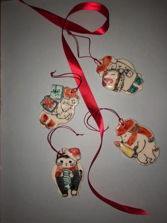 🗓️🎄→→🐴
子どもの時は
クリスマスからお正月までを
長く感じてたような気がします

通り過ぎたDr.イエロー🚄

どうぞ元気満タンに大晦日をお迎えください！

お写真お借りしました
クリスマスの
@akane33jholic 
アトリエの
@si_fu_ku