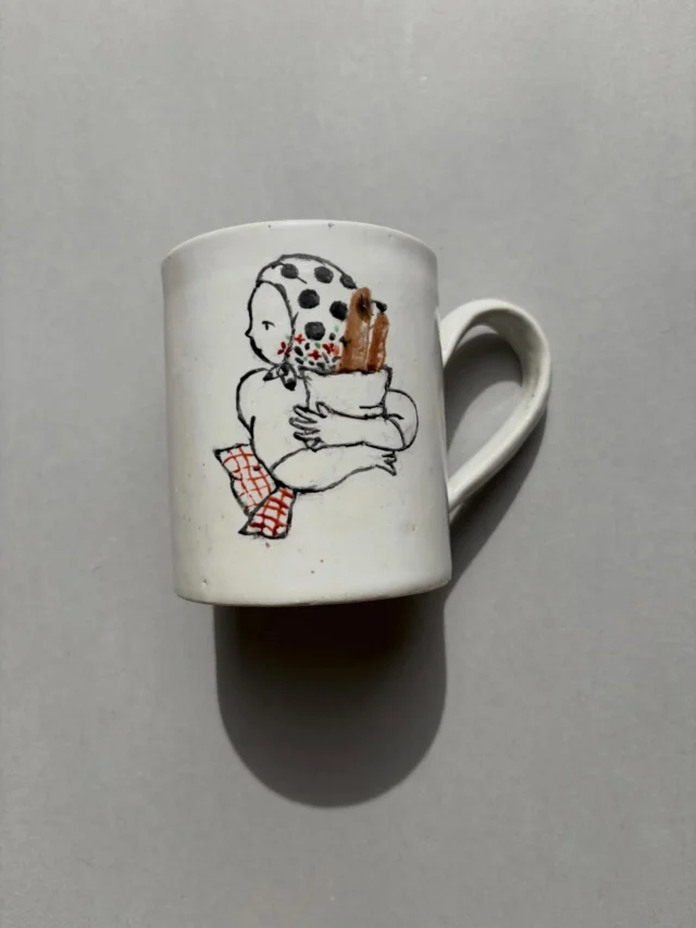📣ご案内
技の美をミジンも感じさせられない私ですが
京都の訓練校で絵付けを学び
五条の上絵屋さんに勤めておりました

今週末から始まる展示会は
共に絵筆を握った絵付科クラスメイツの
八木夫妻・ははみや　との2組展

私のテクニカル担の西井久芳氏は
当時の隣のクラスの成形科
なので同期4人展でもあります！

八木くんはいつも気になるTシャツを着こなしてた
今はストイック親方かしら
さちこさんは熱くてキュートでラブ上等🫶

ははみや2人の描くふわりとして
華やかでかわいい絵付けを見たいので
私も初日に参ります
ぜひ当日お会いできたら！いいですね！

同じ教室で絵付けを１から教わり
今のわたしは小指の向きをどう描くか
の方向にきている
と感慨深いです

ぜひぜひご覧くださいませ

@hahamiya_rainbow 
との一週間

06.27-07.04
@cosoado.zakka