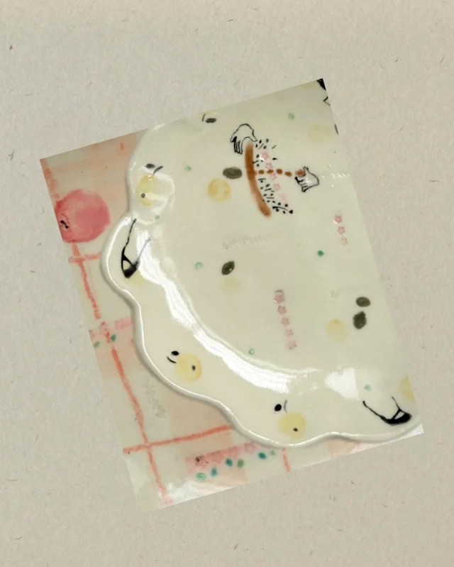 💐🥿
うさぎのダンス　フリル皿

online オトメな気持ち
7.12-7.25
@rodina.3939